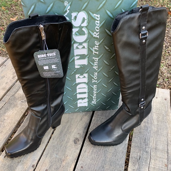 Women’s 18” Fashion Boots - Picture 2 of 3